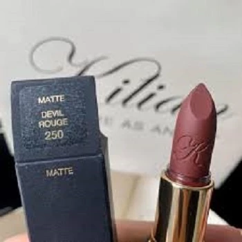 Son Kilian Le Rouge Parfume Satin Màu 250 mang sắc màu đỏ rượu
