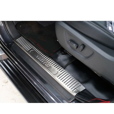 Ốp bậc cửa xe Mitsubishi Triton 2018-2023, nẹp cửa chống trầy INOX CAO CẤP - BỘ 8 MIẾNG TRONG NGOÀi
