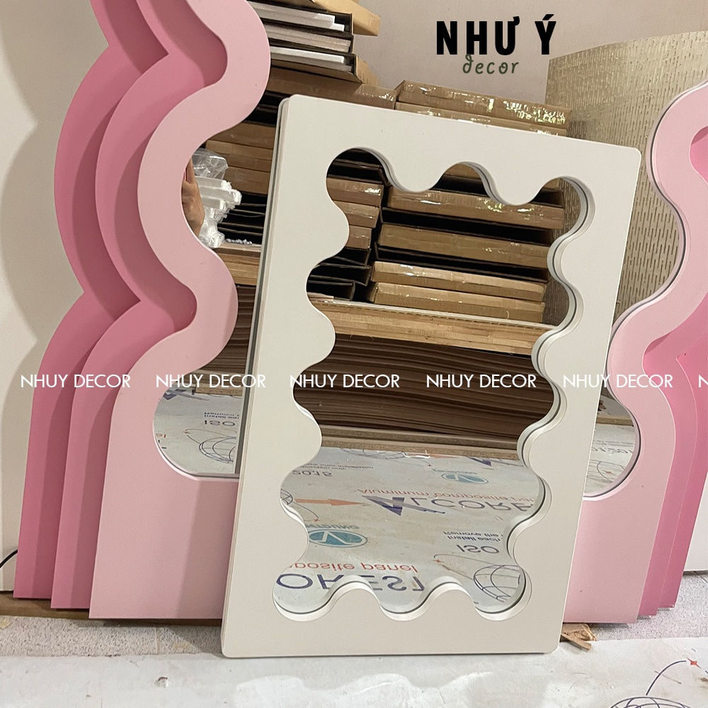 Gương lượn sóng Ngọc Trinh để bàn trang điểm kích thước 60x40, gương trang trí phòng, spa, shophouse cực kì sang trọng