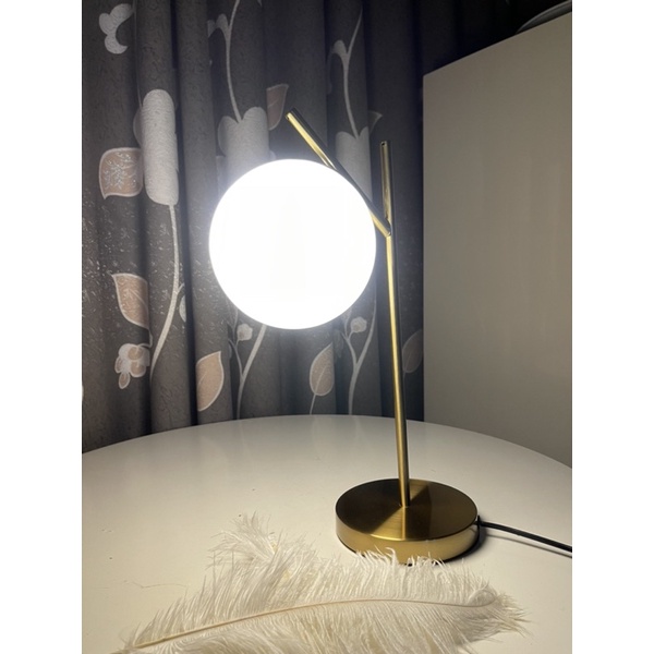 ĐÈN BÀN QUẢ CẦU ĐẾ THẲNG ( đã gồm cả bóng Led 3 chế độ ánh sáng)