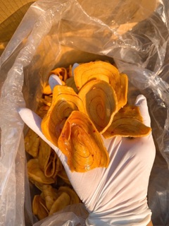 Bánh tai heo chiên mắm ớt