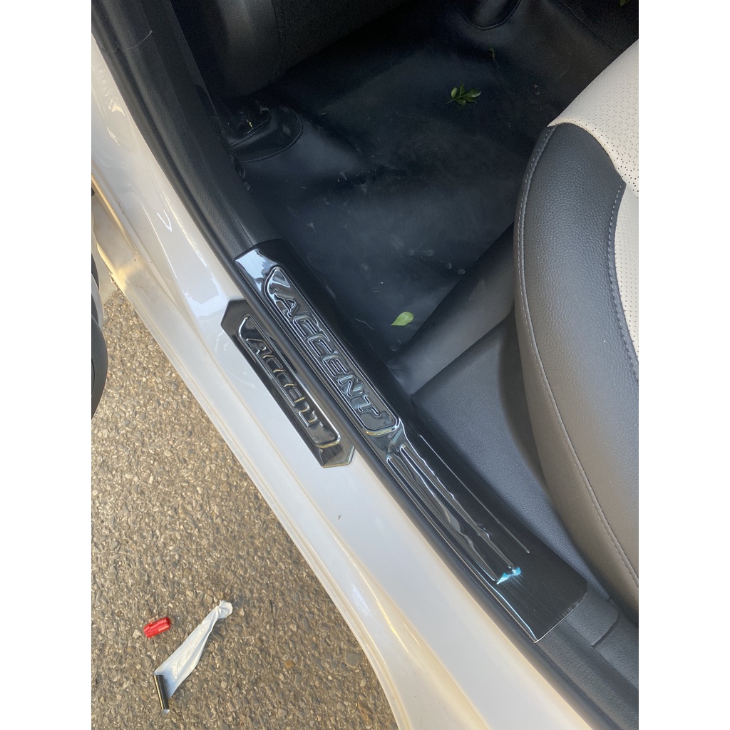 Ốp bậc cửa xe Hyundai Accent 2018 - 2022,Nep bươc chân Chất liệu Titan cao cấp. Mua ngay để được nhận quà