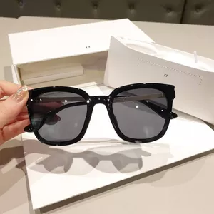 Kính mát unisex chân vàng B55