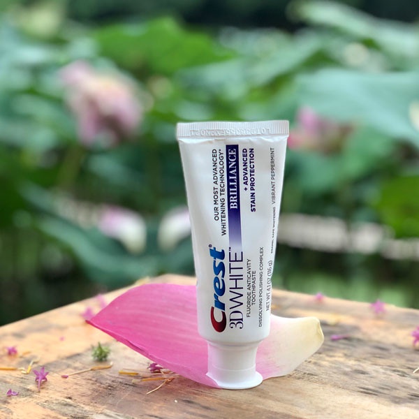 Kem đánh răng Crest 3D White Brilliance  bản Trung 90gr - Kem Crest cho hơi thở thơm mát