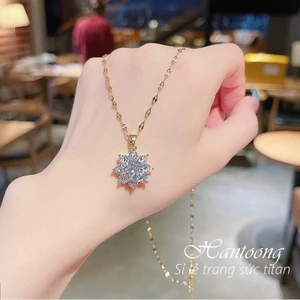 Dây chuyền titan nữ thiết kế mặt hình bông hoa to lấp lánh sang trọng
