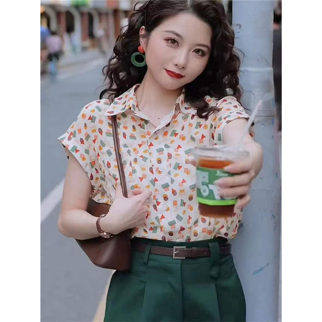 Lan ~ Hồng Kông Phong Cách Retro Nhiều Màu Sắc In Hoa Mùa Hè Phong Cách Mới Thiết Kế Niche Tính Khí Áo Sơ Mi Tay Ngắn Nữ