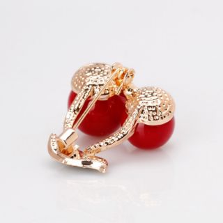 Cài áo trái cherry đỏ đậm
