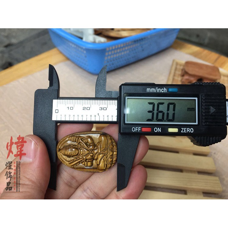 Mặt dây chuyền phật Đại Nhật Như Lai size nhỏ mầu hổ phách - Bản mệnh người tuổi Thân, tuổi Mùi