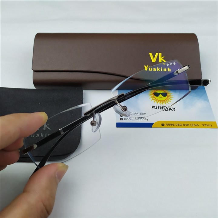 Kính cận khoan có độ mắt nhật rơi k vỡ