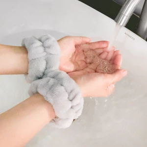Băng Đô Rửa Mặt / Trang Điểm Bằng Lông Cừu San Hô Mềm Mại Cho Nữ