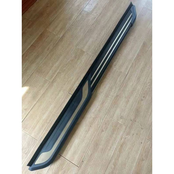 Bậc Lên Xuống Toyota Raize 2021-2023, bệ dẫm chân mẫu thể thao viền inox