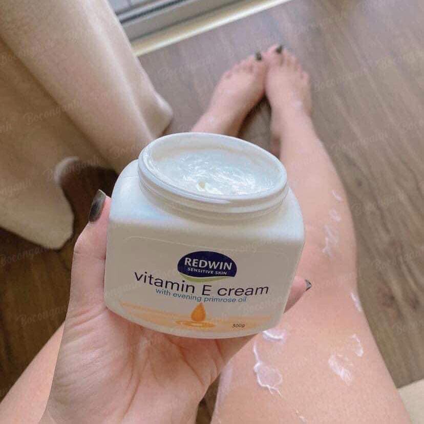 Kem Dưỡng Da Vitamin E và tinh dầu hoa anh thảo giúp da mềm mịn, trắng sáng Redwin Úc 330gr Chính Hãng