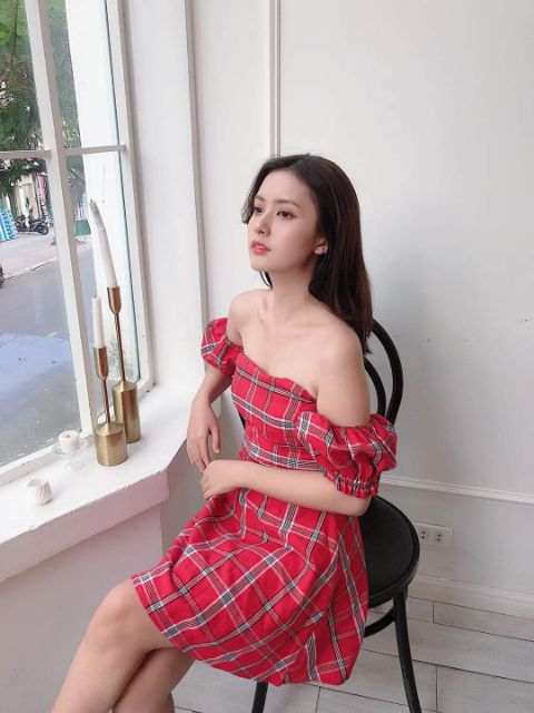 ĐẦM TRỄ VAI CARO ĐỎ CÚP NGỰC TÔN DA DÃ MAN