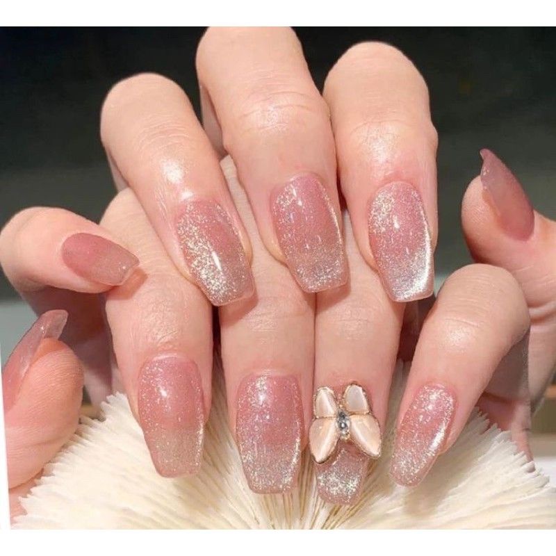 Sơn Mắt Mèo Hồng - Xu Hướng Làm Đẹp Nail Cuốn Hút