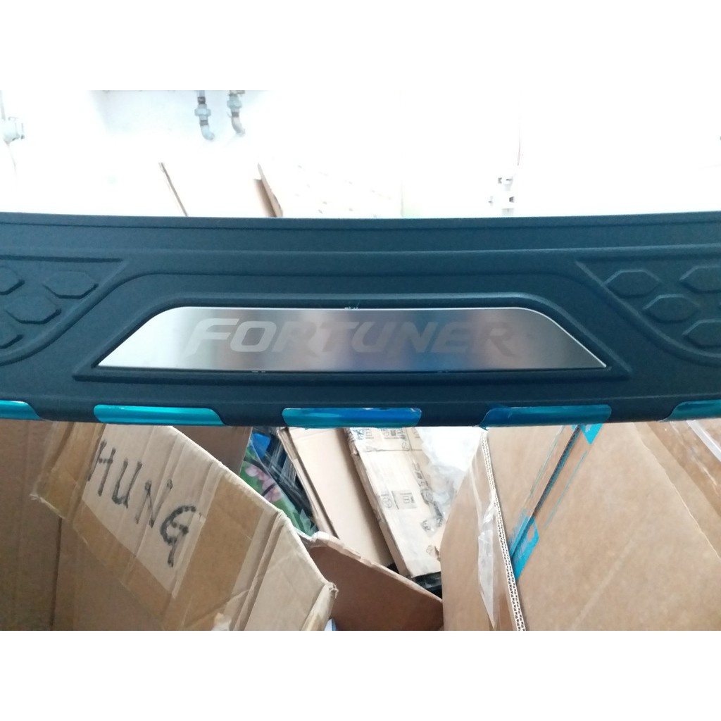 Ốp Chống Trầy Cốp Ngoài Xe Fortuner 2012- 2017- 2021, 2022, 2023, 2024 loại nhựa 3D có đèn phản quang
