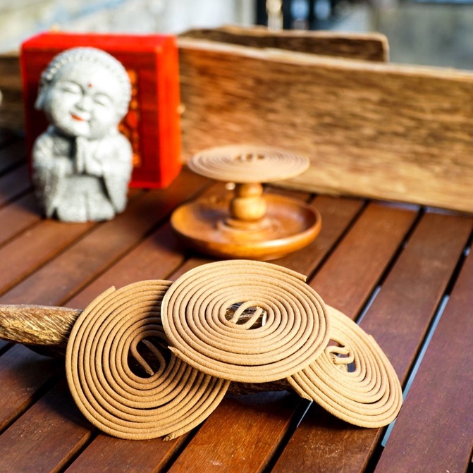 Nhang Vòng Khoanh Trầm Hương - 100% Trầm Hương Tự Nhiên - 1 hộp 9 khoanh đơn- 1 khoanh cháy 12h
