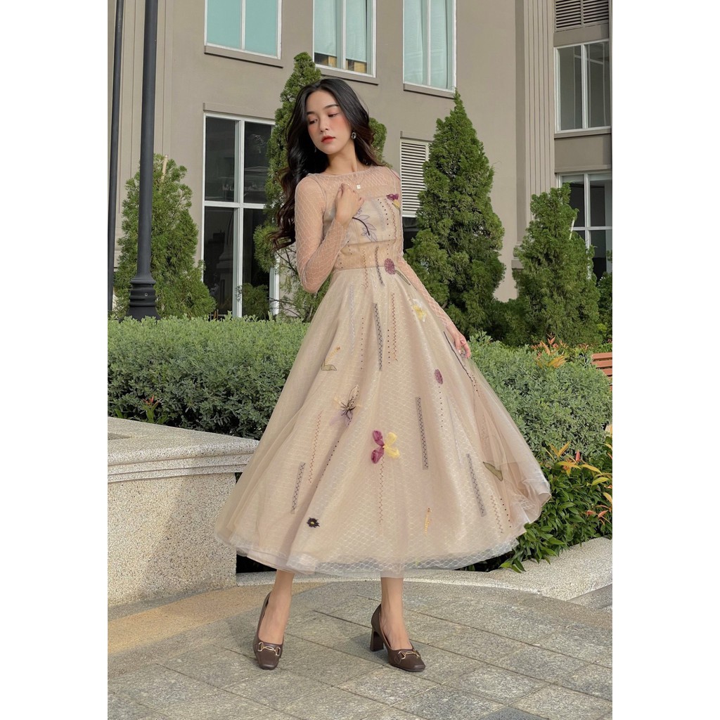 Váy Maven beige lưới hoa tay dài đính kết Santorina Dress