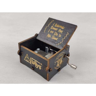 Hộp nhạc bằng gỗ khắc họa tiết chủ đề Harry Potter độc đáo