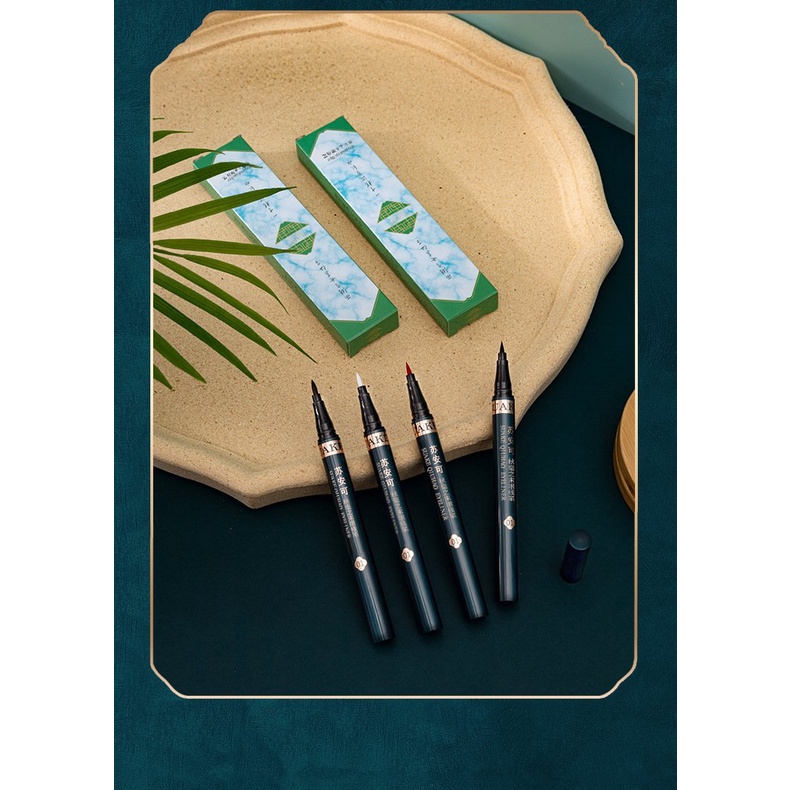 Bút Kẻ Mắt Mùa Thu Gỗ Thông Suake Pine Smoke Eyeliner 1ml