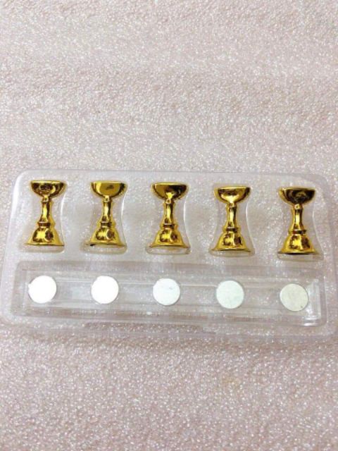 [GIÁ TỐT] Set 5 đế móng gồm 2 mẫu nam châm và đế nhựa