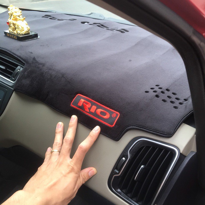 Thảm taplo xe Kia Rio 2012 - 2020, 2021, 2022, 2023, 2024, 2025 nhung lông cừu cao cấp, chống nắng tốt, vừa khít form xe
