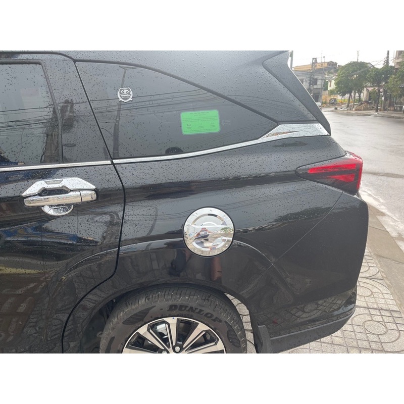 Ốp nắp bình xăng xe Toyota Veloz 2022- 2023-2024 Mạ Crom Sáng Bóng