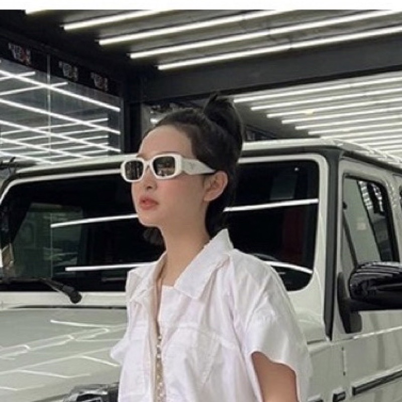 Kính râm Pra Da 2 màu đen trắng hot trend.Kiểu dáng unisex,phong cách ...