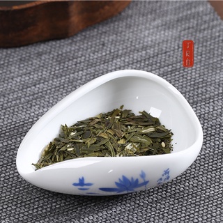 Trưng nhãn trà, cung nhãn trà, bằng sứ trắng, giúp đong trà chuẩn, kích thước 10x7.5x3.5cm