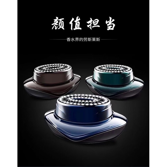 Nước hoa đính đá đặt trên taplo