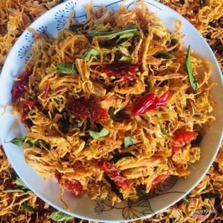[THUYTIENFOOD] Khô Gà Lá Chanh – Hũ/Túi 500gr – Ăn Vặt Ngon – Snack Giàu Đạm, Cay Thơm Đậm Vị
