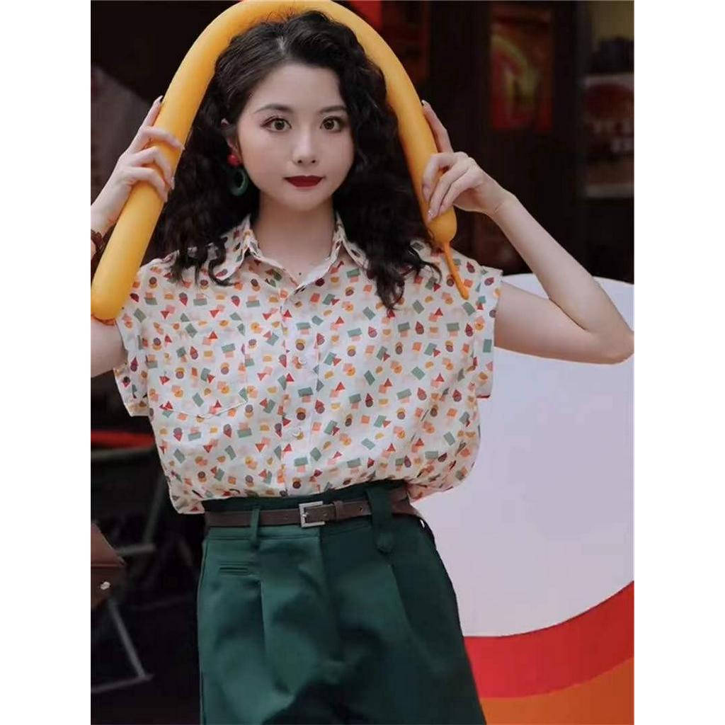 Lan ~ Hồng Kông Phong Cách Retro Nhiều Màu Sắc In Hoa Mùa Hè Phong Cách Mới Thiết Kế Niche Tính Khí Áo Sơ Mi Tay Ngắn Nữ