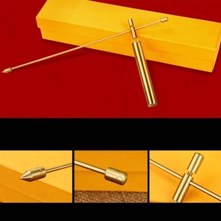 2 Que cảm xạ bằng đồng thau dùng để dò kho báu/ bóng ma/ vật chôn cất