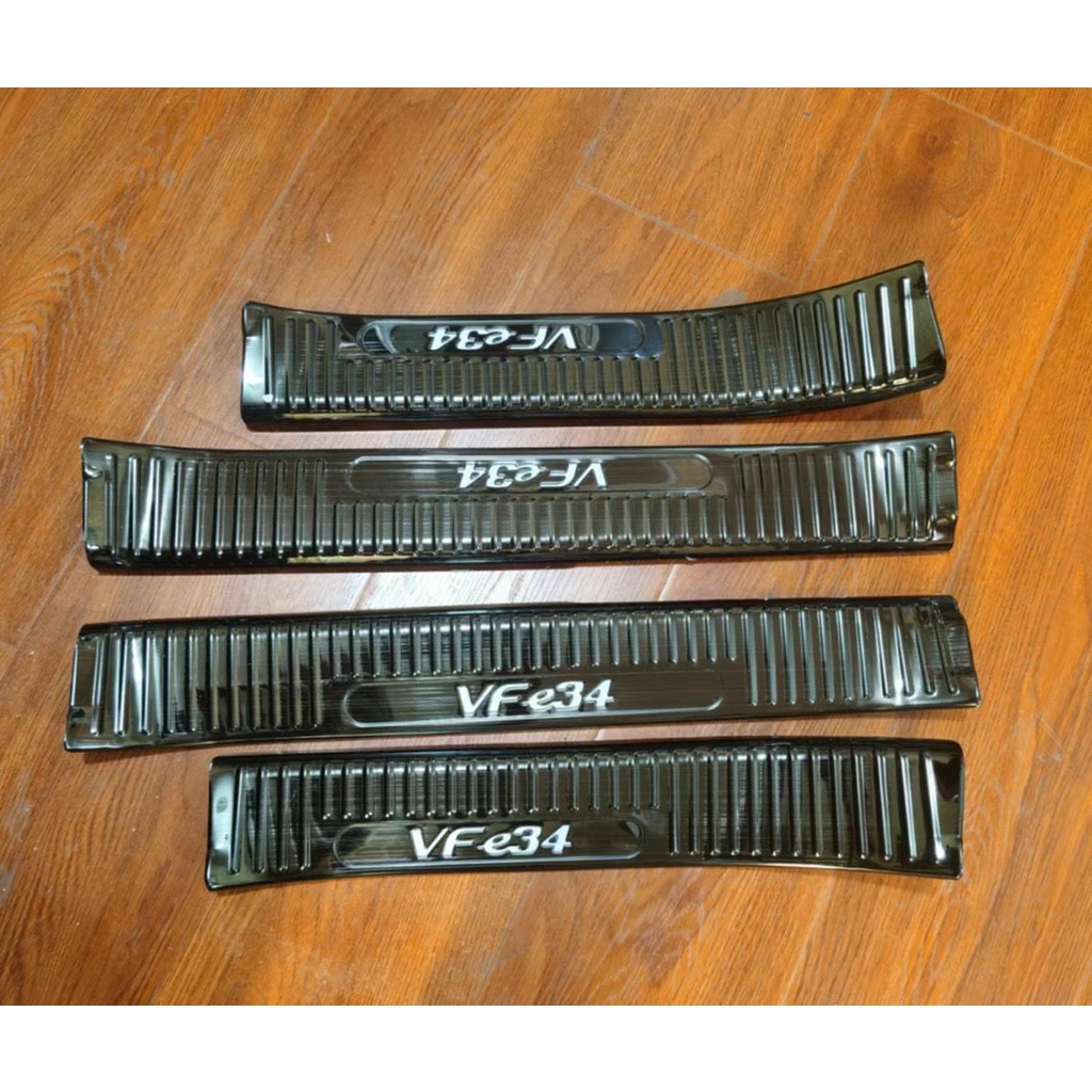 Ốp bậc cửa chống xước xe Vinfast VF e34 , Nẹp bước chân ô tô Chất liệu Titan cao cấp.