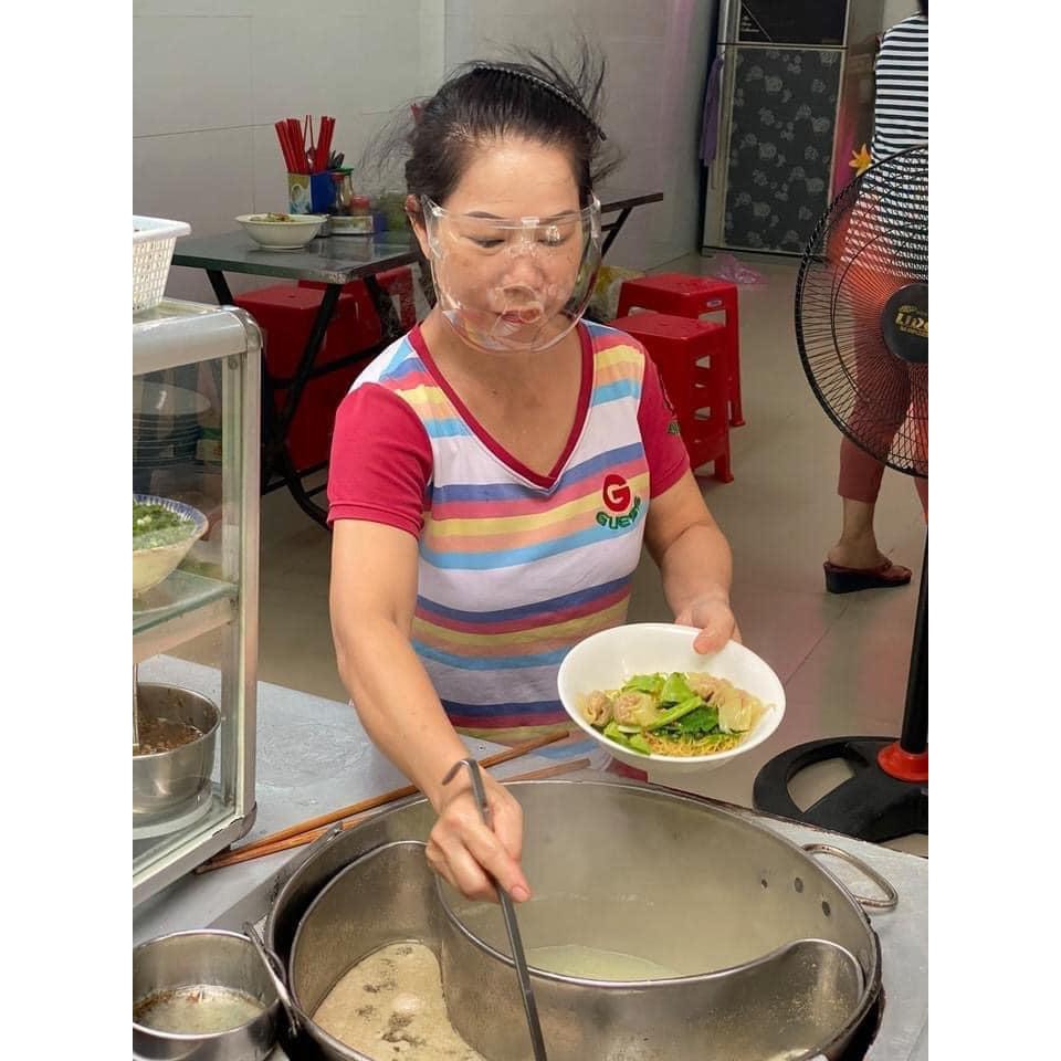 Kính Bảo Hộ Phòng Dịch Trong Suốt Chống giọt Bắn Thời Trang