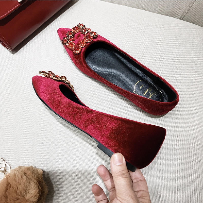 Giày Nữ mũi nhọn đế bằng, size lớn 31-46, lót lông cừu, đính kim cương giả đen