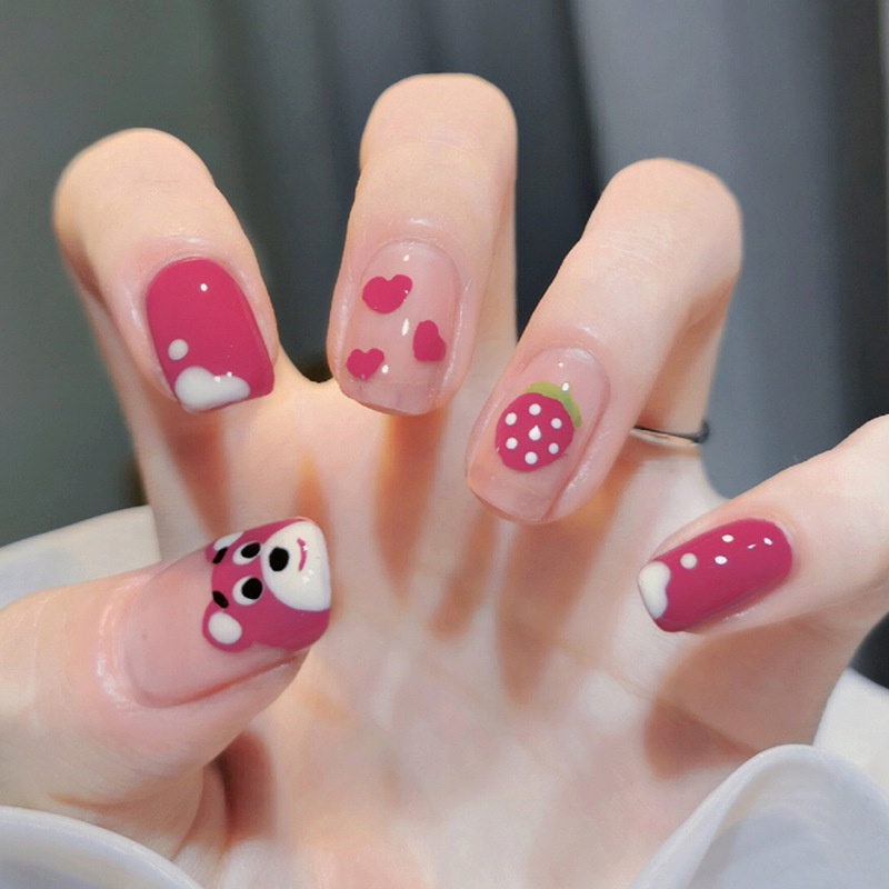 Những bộ móng Nail Vàng tuyệt đẹp với màu sắc rực rỡ chắc chắn sẽ làm bạn vô cùng phấn khích. Hãy cùng ngắm nhìn hình ảnh thật đẹp mắt của những bộ móng Nail Vàng này.