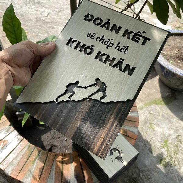 Tranh gỗ decor truyền cảm hứng"Đoàn kết sẽ chấp hết khó khăn"