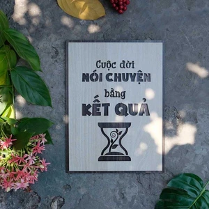 Tranh gỗ decor truyền cảm hứng "Cuộc đời nói chuyện bằng kết quả"