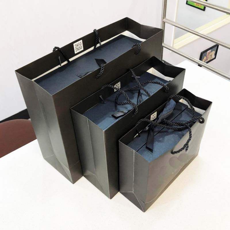 Charles & KEITH Túi Giấy Đựng Quà 3 Kích Cỡ (Không Bán Riêng Lẻ)