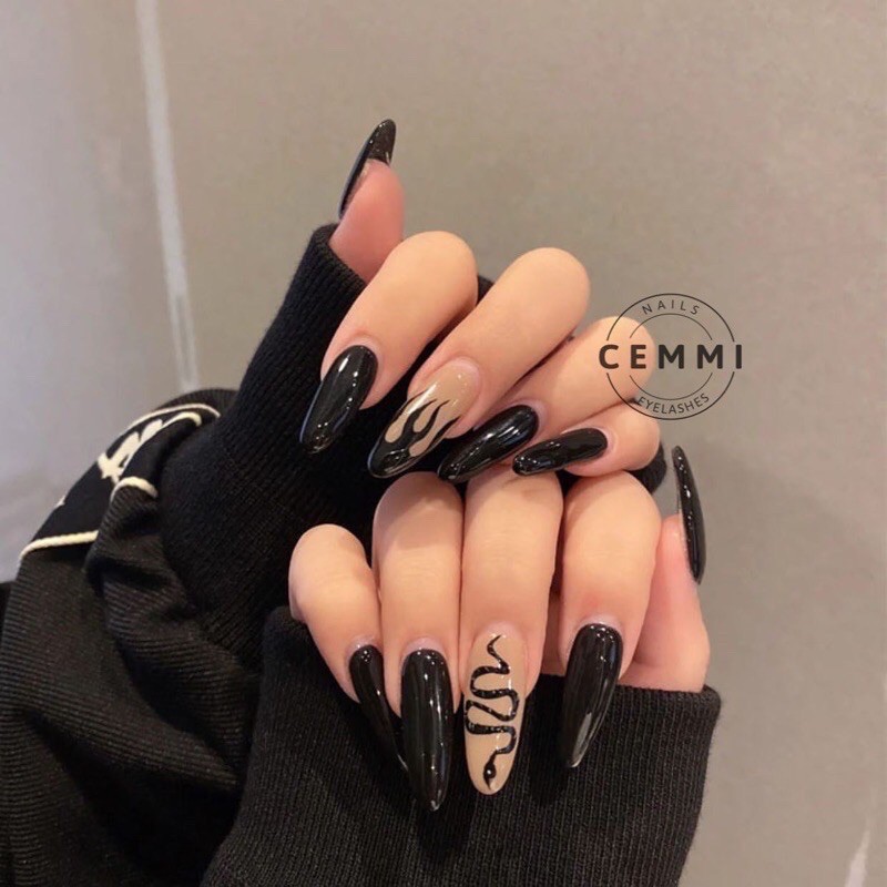 Nail Rắn