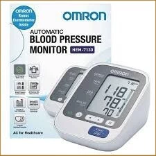 (Ưu Đãi Giá Sốc)Thiết bị đo huyết áp bắp tay Omron HEM-7130 (Trắng)