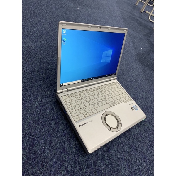PanasonicCF-SZ5i5-6300u 8GB SSD256GB色ムラ