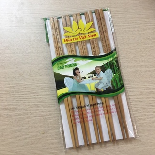 Đũa tre Việt Nam chất lượng cao vẽ hoa văn vỉ 10 đôi