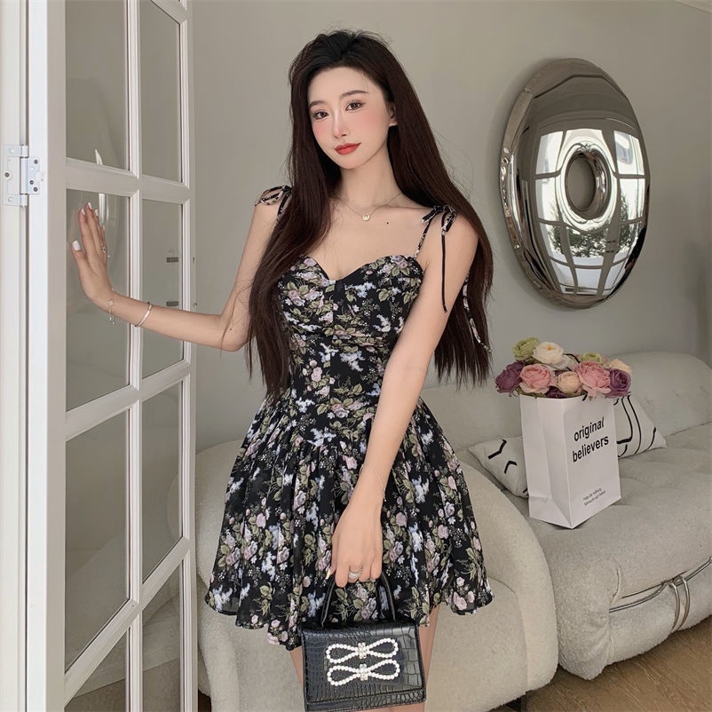 Đầm Hai Dây Họa Tiết Hoa Nhí Xinh Xắn Phong Cách Pháp Thời Trang Mùa Hè