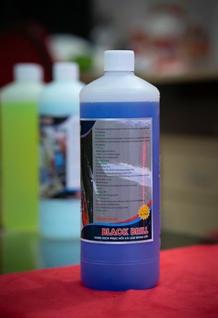 DUNG DỊCH DƯỠNG VÀ BÓNG LỐP GỐC NƯỚC CAO CẤP EKOKEMIKA BLACKBRILL -1L