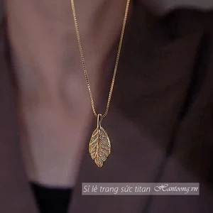 Dây chuyền nữ chất liệu titan mặt dây thiết kế hình chiếc lá tinh tế phong cách thời trang thanh lịch 2023
