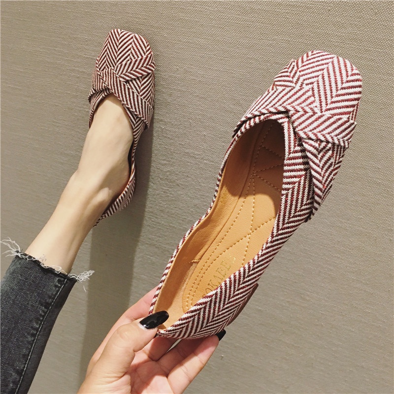 Size Lớn (31-45) Vải Thoáng Khí Giày Nữ Tất Cả Trận Đấu Miệng Nông Size Lớn Đế Mềm Giày Đơn Nữ Muỗng Giày Size Lớn 45 44 43 Công Nhân Văn Phòng Chị Em