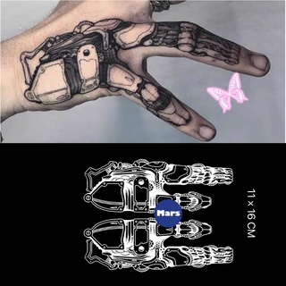 Phụ kiện xăm hình xương tay: Từ những chiếc móc khóa độc đáo, đến những chiếc vòng tay \