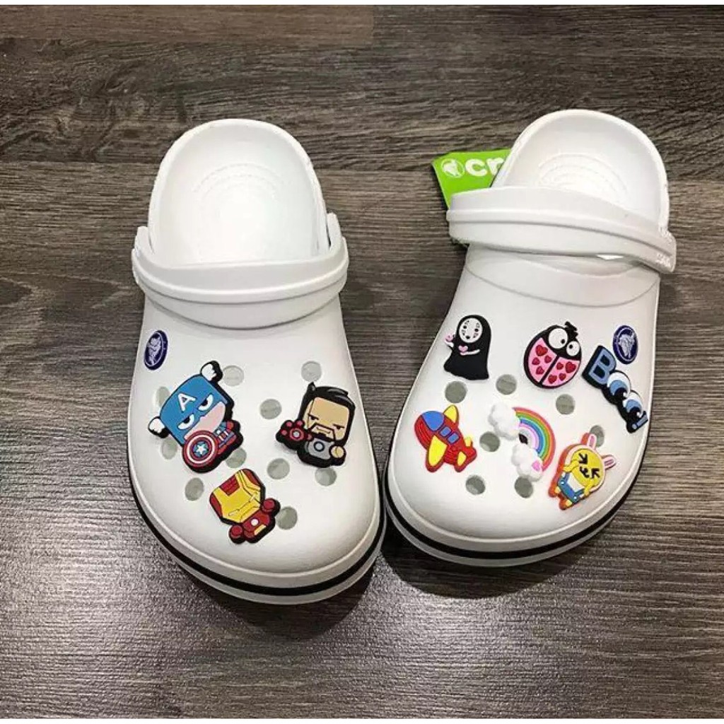 Dép sục cá sấu Band trắng ( tặng 6 sticker 2D ) | Shopee Việt Nam