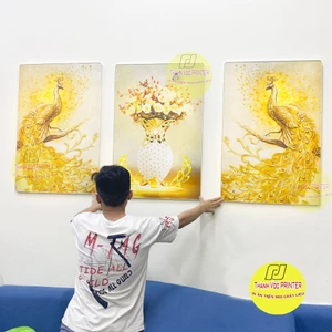 Bộ 3 khung chim công và lọ hoa treo tường ( Trong ảnh là bộ 60x90)